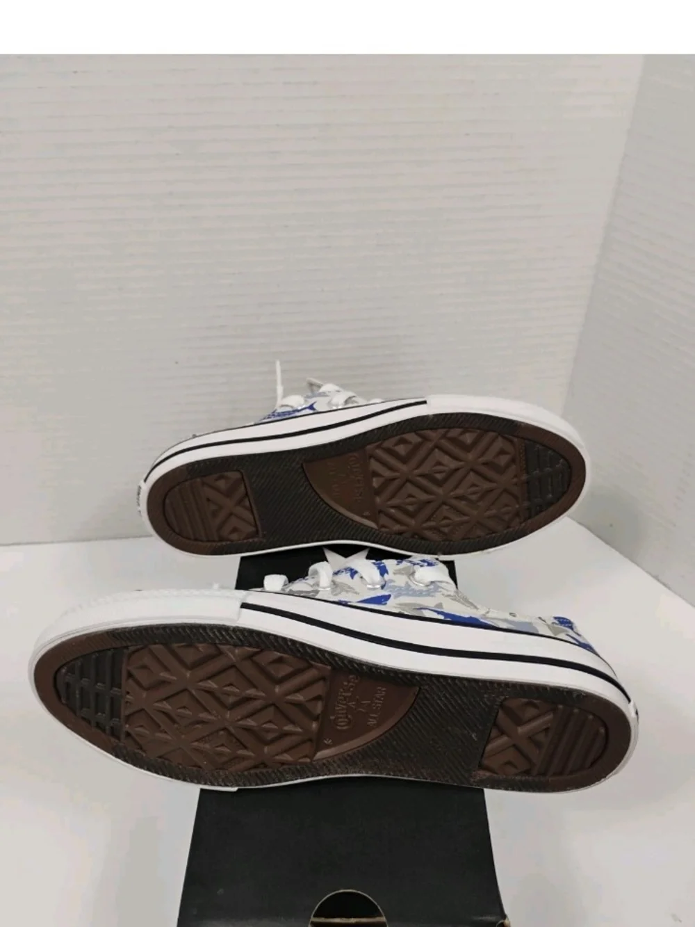 Converse Kids Low Top Shark Print Sneaker - White/Blue